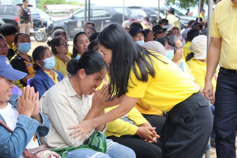 ดร.นฤมล หัวหน้าพรรคกล้าธรรม ลงพื้นที่ เยี่ยมให้กำลังใจ พร้อม มอบถุงยังชีพ ช่วยเหลือชาวบ้านที่ประสบภัยน้ำท่วม จ.เชียงราย